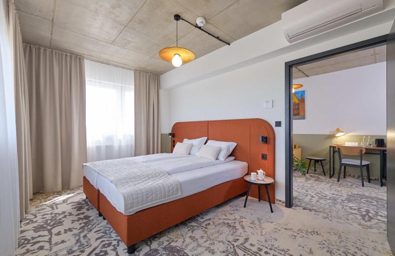 Arche Hotel Wroclaw Airport Екстериор снимка